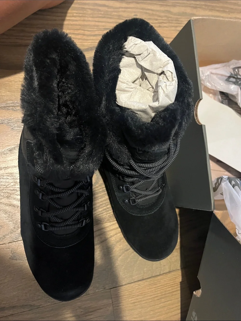 Timberland Waterproof Black Lace-Up Winter Boot with Fur Collar
